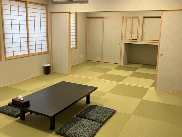 ユアホール苫小牧中央　親族控室.jpg